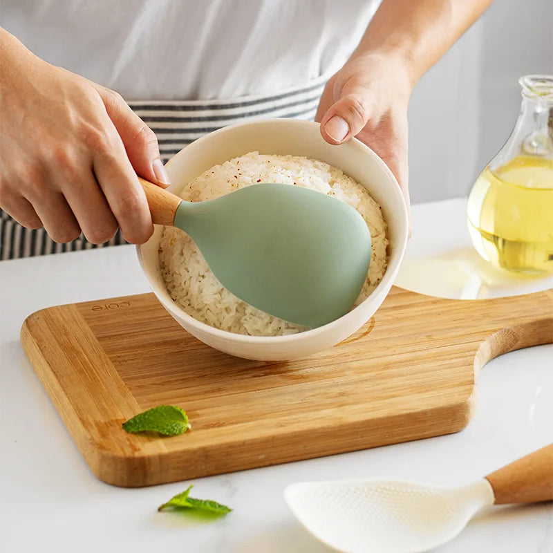 Non-Stick and Anti-Scalding Cooking Spoon - Safety and Practicality